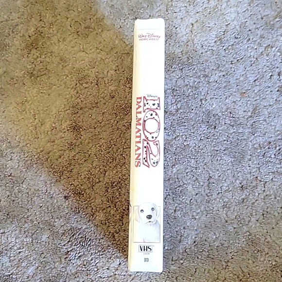 Disney's 101 & 102 Dalmatians VHS - Picture 8 of 9